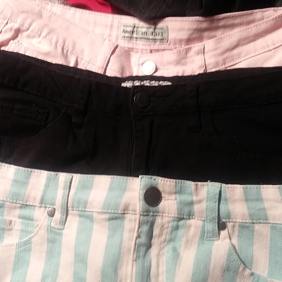 1 Lot of 3 pairs of size L 28 Shorts from Forever 21. - Picture 2 of 7